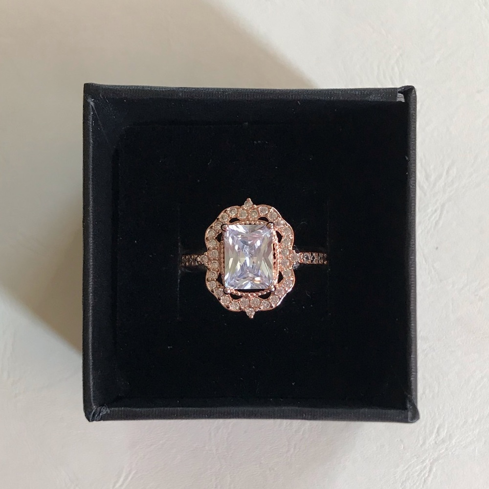 Rectangle cut vintage inspired rose gold ring. - Picture 1 of 5
